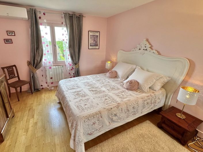 Image No.9-5 Bed House for sale