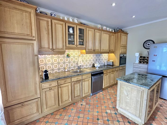Image No.10-5 Bed House for sale