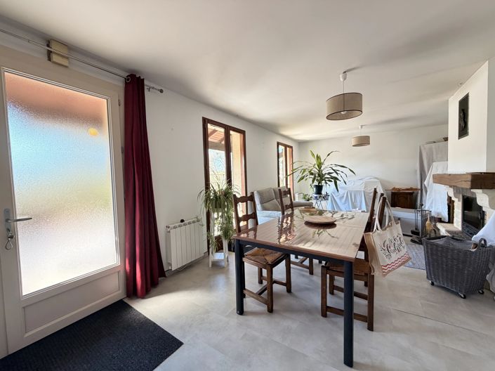 Image No.5-Maison de 2 chambres à vendre à Nanteuil-en-Vallée