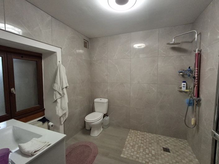 Image No.8-2 Bed House for sale