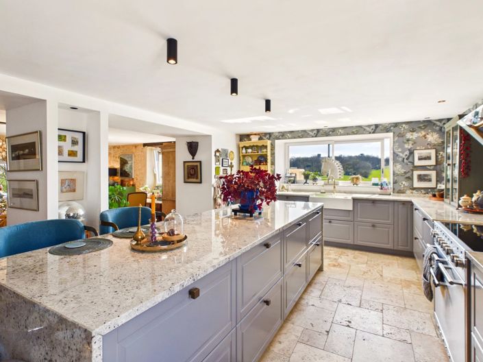 Image No.3-5 Bed House for sale