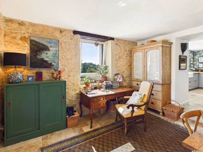 Image No.6-5 Bed House for sale