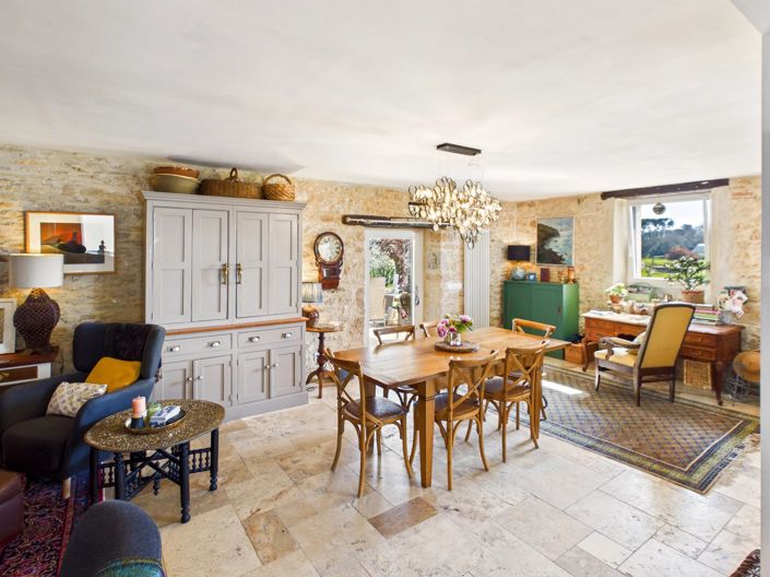 Image No.8-5 Bed House for sale