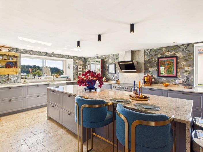 Image No.9-5 Bed House for sale