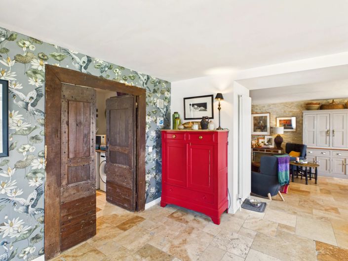 Image No.10-5 Bed House for sale