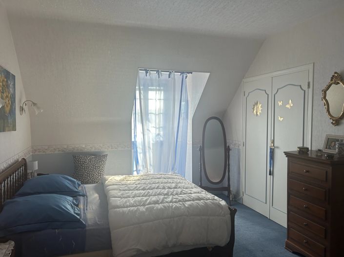 Image No.11-6 Bed House for sale