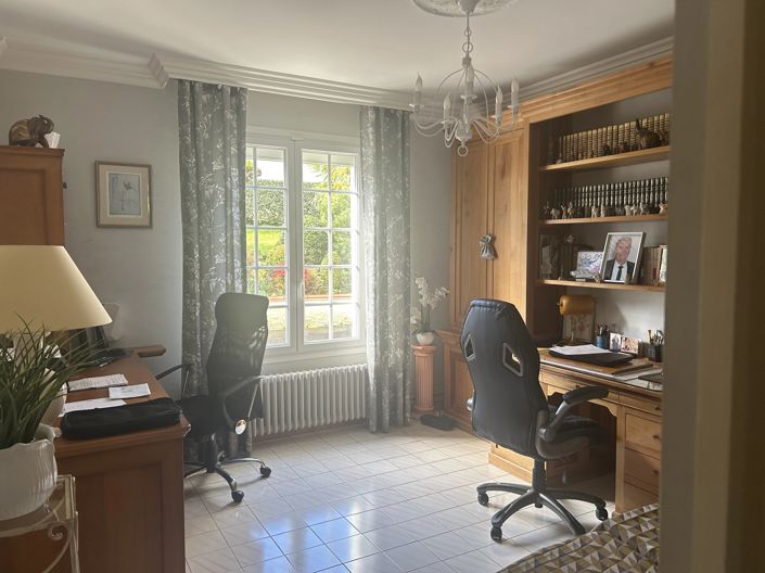 Image No.12-6 Bed House for sale