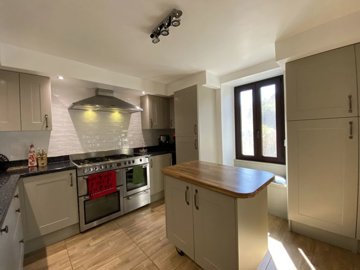 2322bb37c928b8a498500e1f097b4f0c68577d99ba403