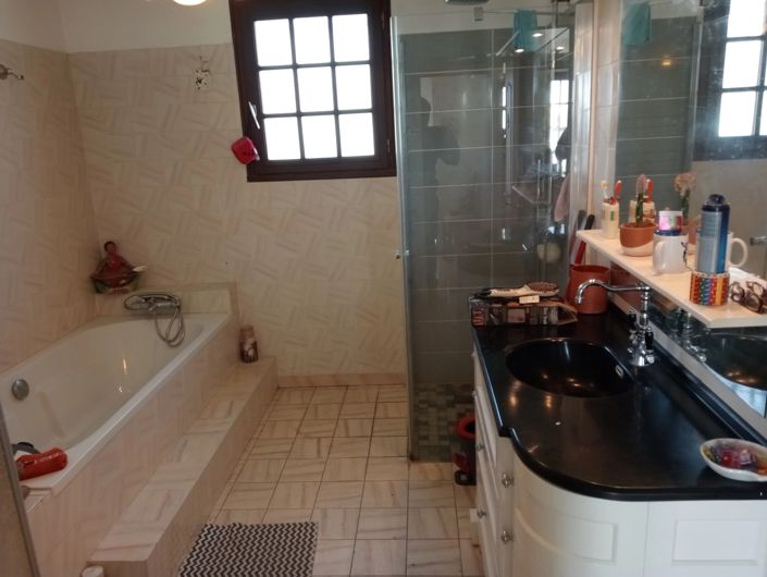 Image No.11-3 Bed House for sale