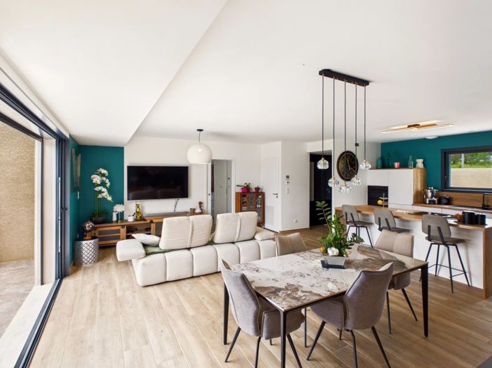 Image No.2-4 Bed House for sale