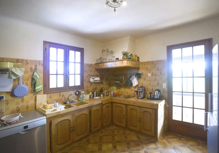 Image No.6-5 Bed House for sale