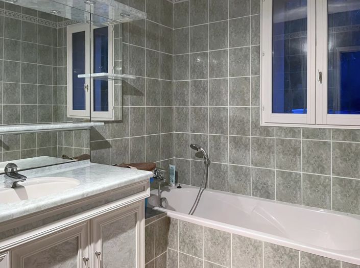 Image No.12-5 Bed House for sale