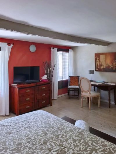 Image No.14-8 Bed Property for sale