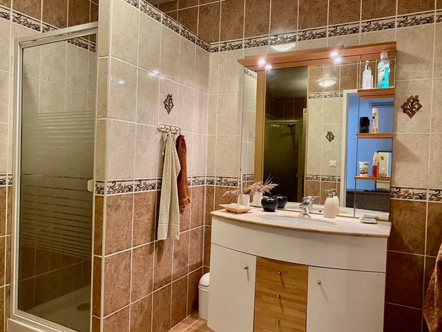 Image No.11-2 Bed House for sale