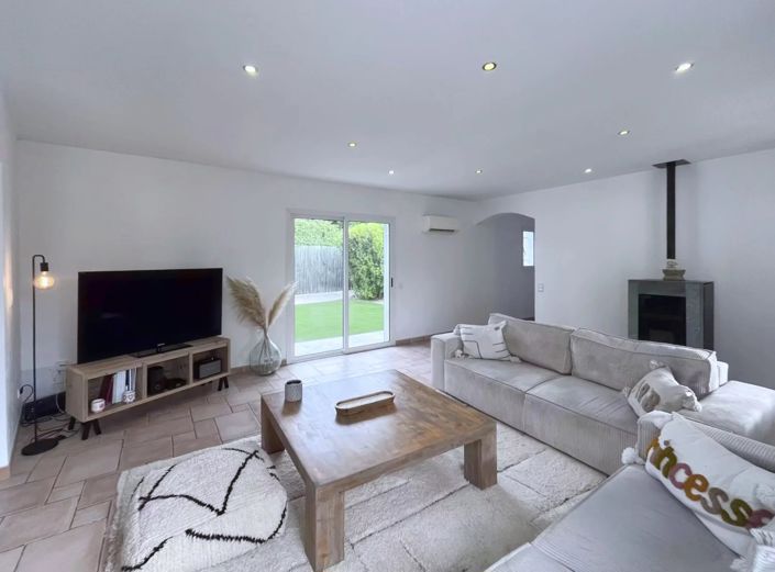 Image No.5-9 Bed House for sale