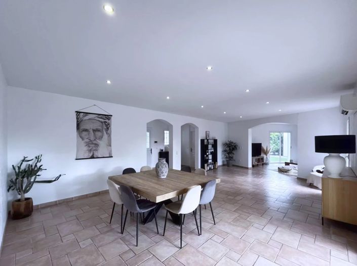 Image No.6-9 Bed House for sale