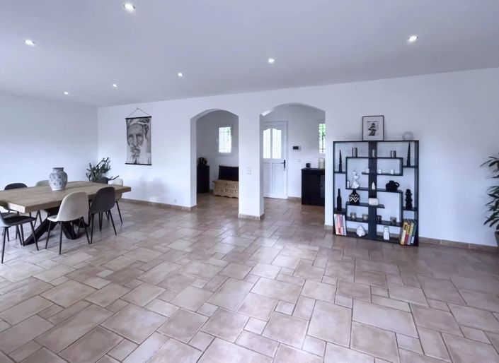 Image No.7-9 Bed House for sale