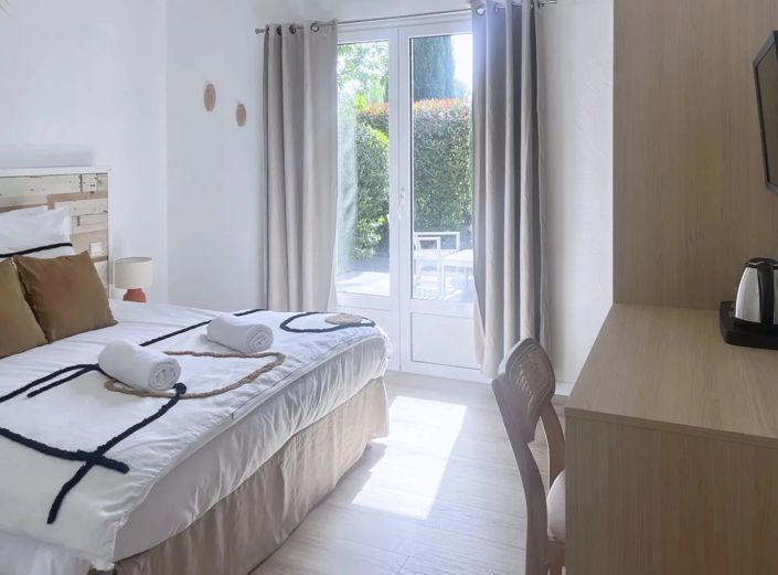 Image No.8-9 Bed House for sale