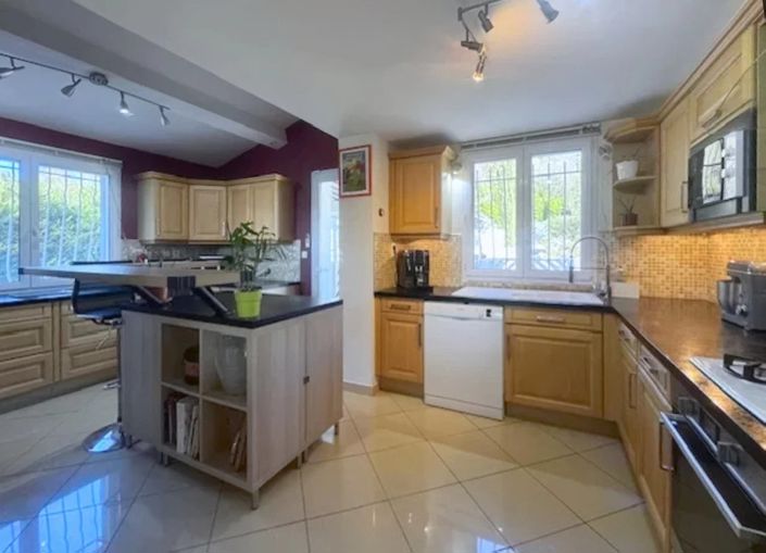 Image No.15-4 Bed House for sale