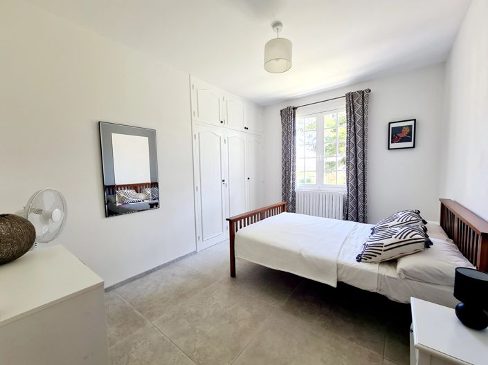 Image No.6-5 Bed House for sale