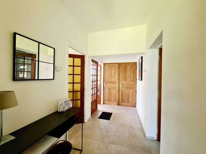 Image No.9-5 Bed House for sale