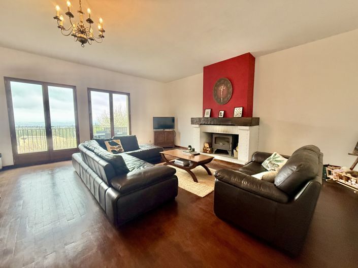 Image No.10-3 Bed House for sale