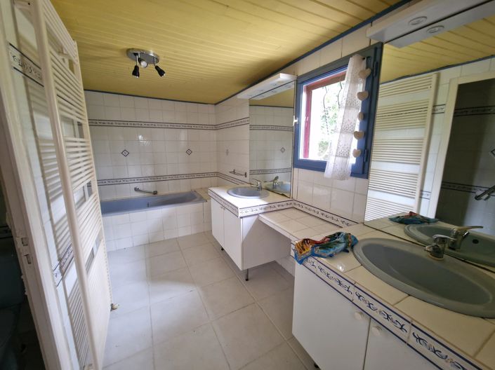 Image No.9-5 Bed House for sale