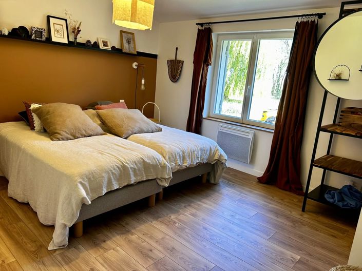 Image No.10-3 Bed House for sale