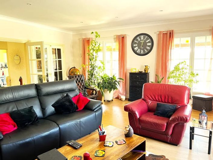 Image No.3-3 Bed House for sale