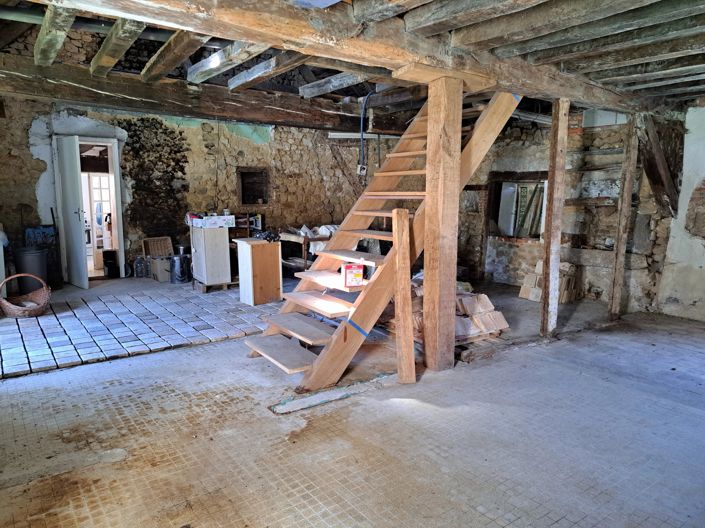 Image No.10-2 Bed House for sale