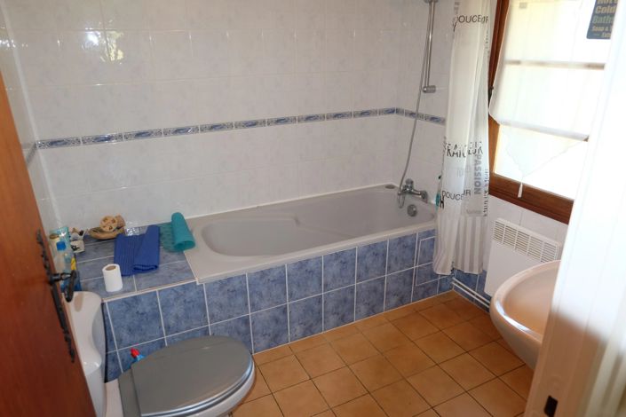 Image No.8-3 Bed House for sale