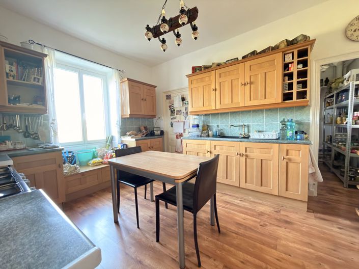 Image No.4-6 Bed House for sale