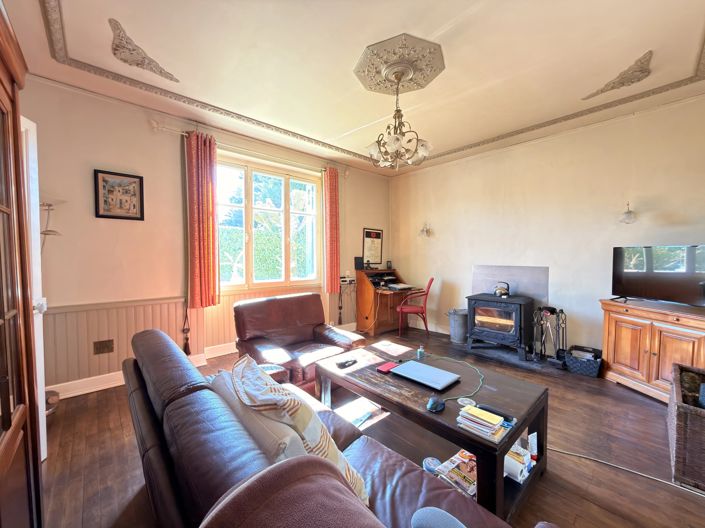 Image No.5-6 Bed House for sale