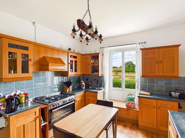 Image No.6-6 Bed House for sale
