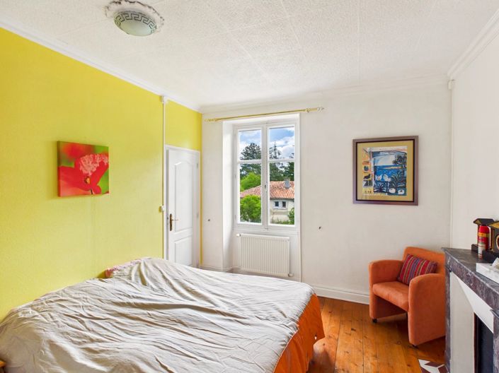 Image No.8-6 Bed House for sale