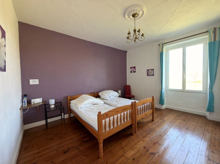 Image No.9-6 Bed House for sale