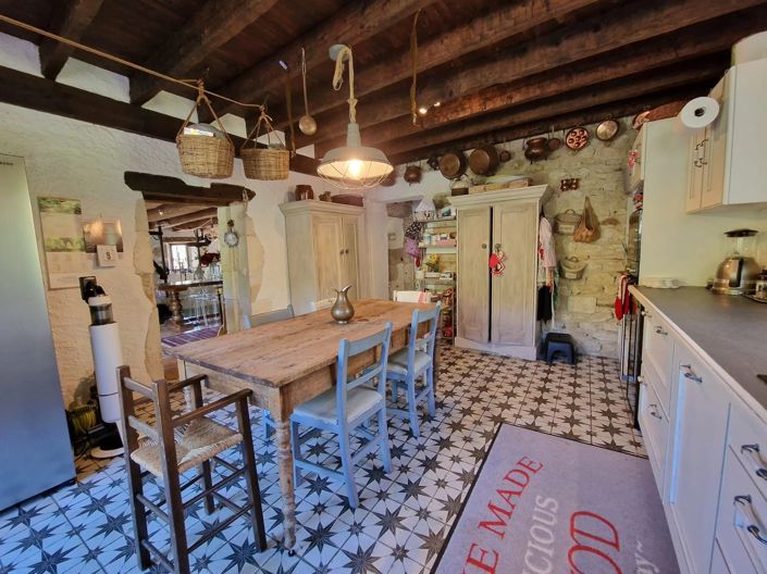 Image No.9-5 Bed House for sale