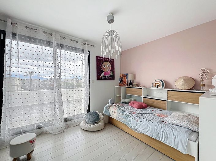 Image No.12-4 Bed House for sale