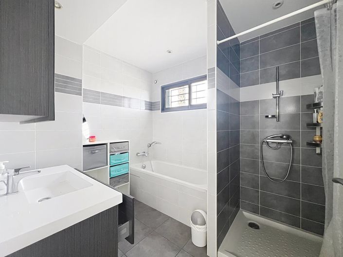 Image No.13-4 Bed House for sale