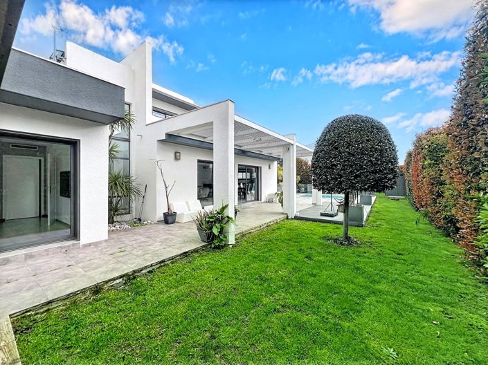 Image No.2-4 Bed House for sale