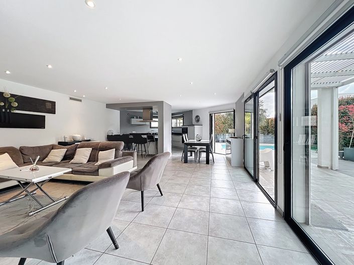 Image No.3-4 Bed House for sale