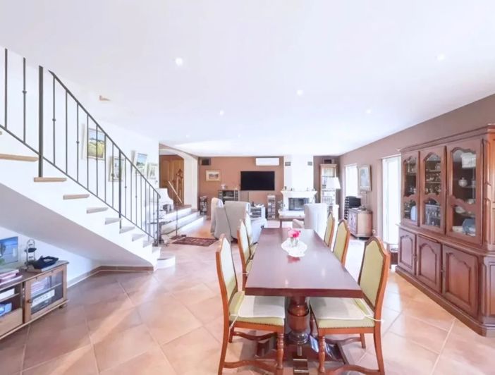 Image No.7-3 Bed House for sale