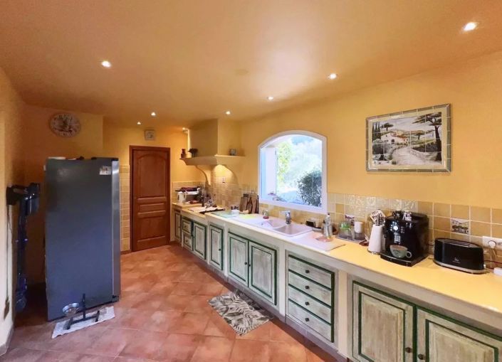 Image No.8-3 Bed House for sale