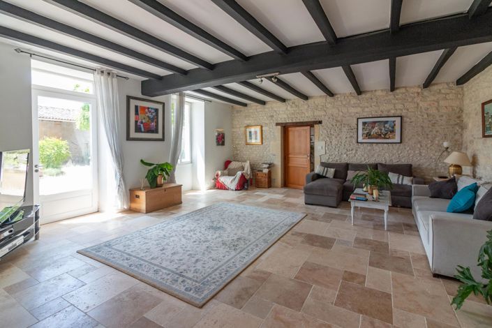 Image No.7-6 Bed House for sale