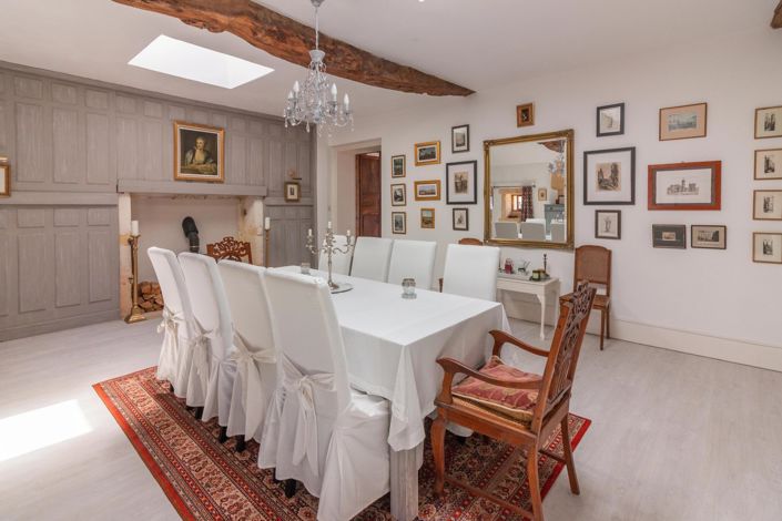 Image No.8-6 Bed House for sale