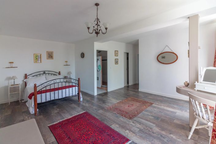 Image No.9-6 Bed House for sale