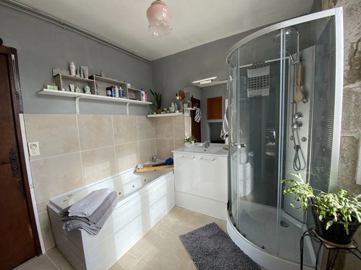 Image No.7-7 Bed Village House for sale