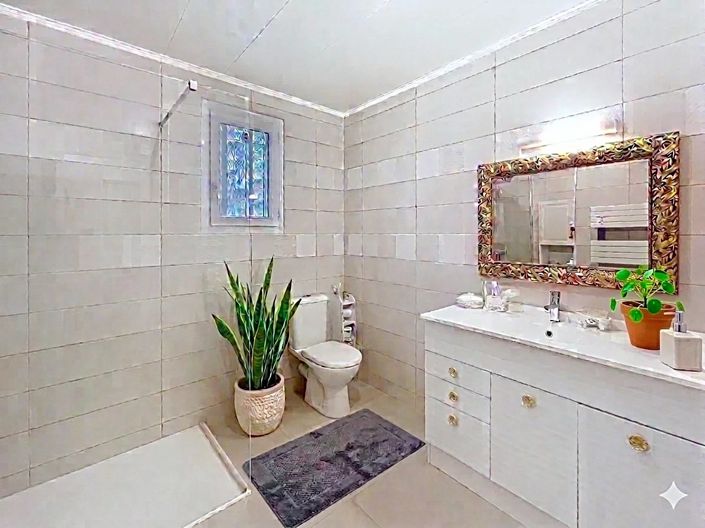 Image No.10-5 Bed House for sale