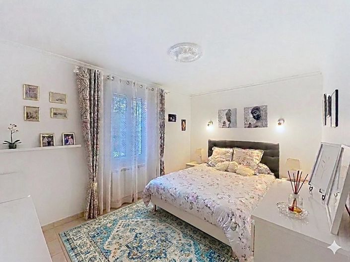 Image No.12-5 Bed House for sale