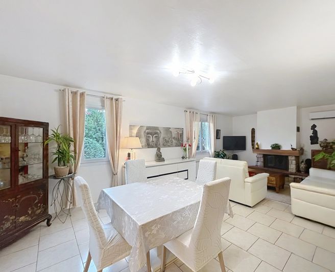 Image No.8-5 Bed House for sale